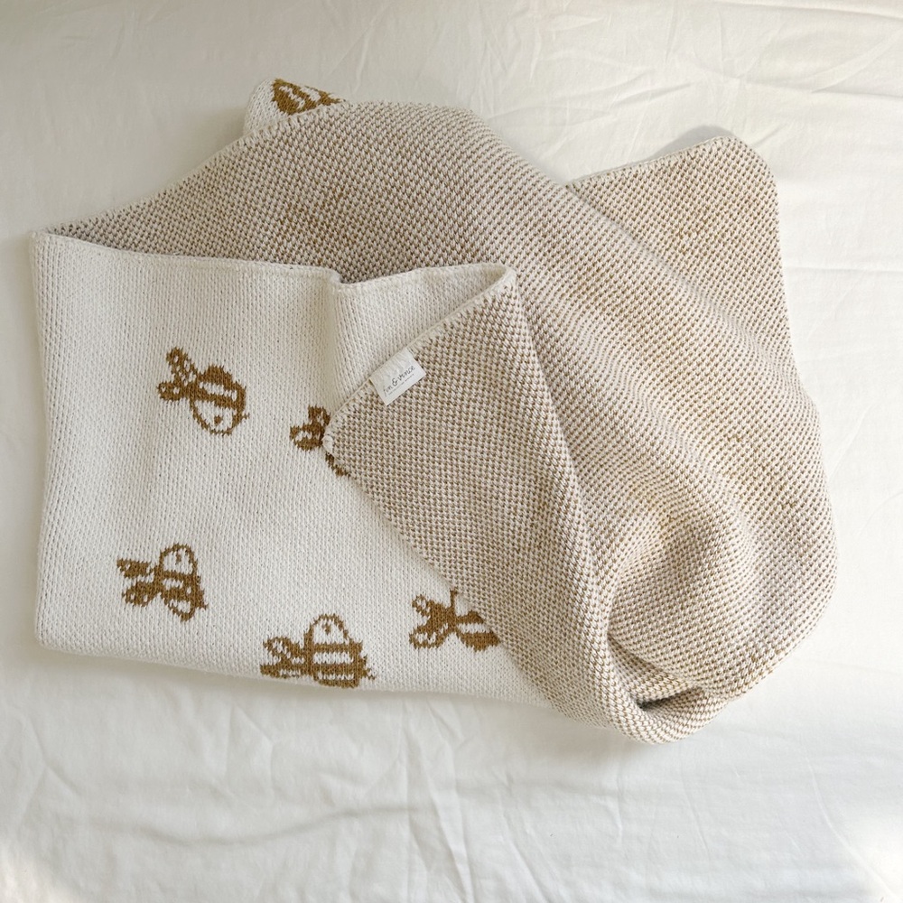 Fin & Vince bee blanket